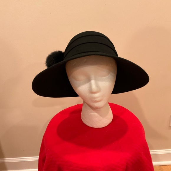 Wool black hat with softs black Pom Pom - Picture 6 of 6